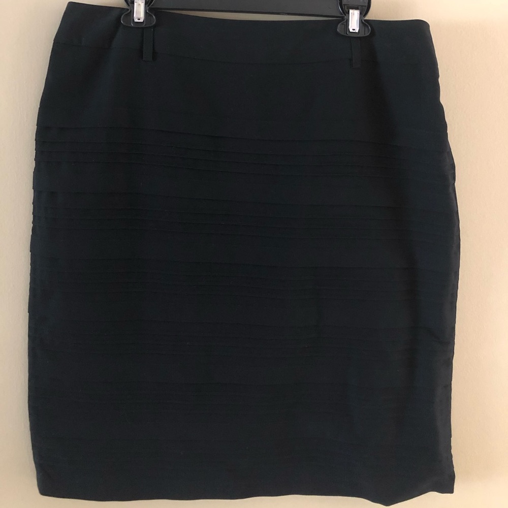 Black ribbed skirt